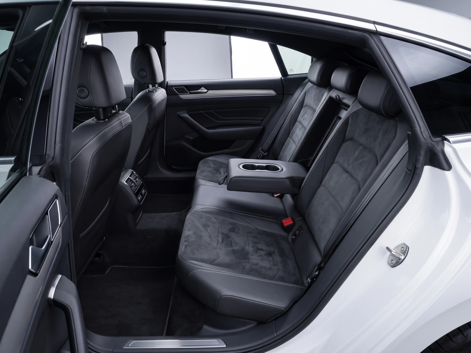 VW Arteon TSI R-Line, снимка 11 - Автомобили и джипове - 55840022