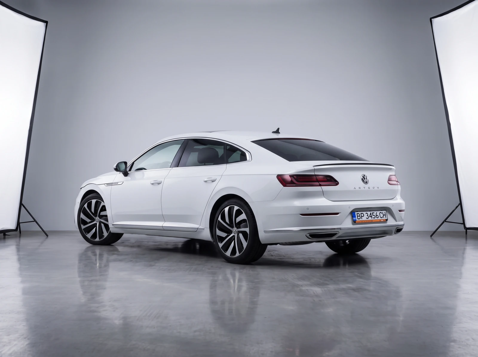 VW Arteon TSI R-Line, снимка 2 - Автомобили и джипове - 55840022