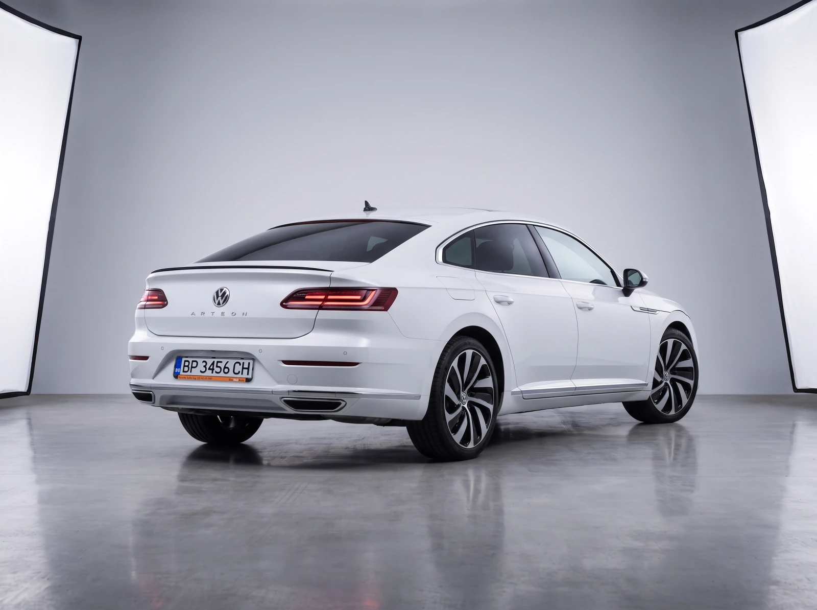 VW Arteon TSI R-Line, снимка 3 - Автомобили и джипове - 55840022