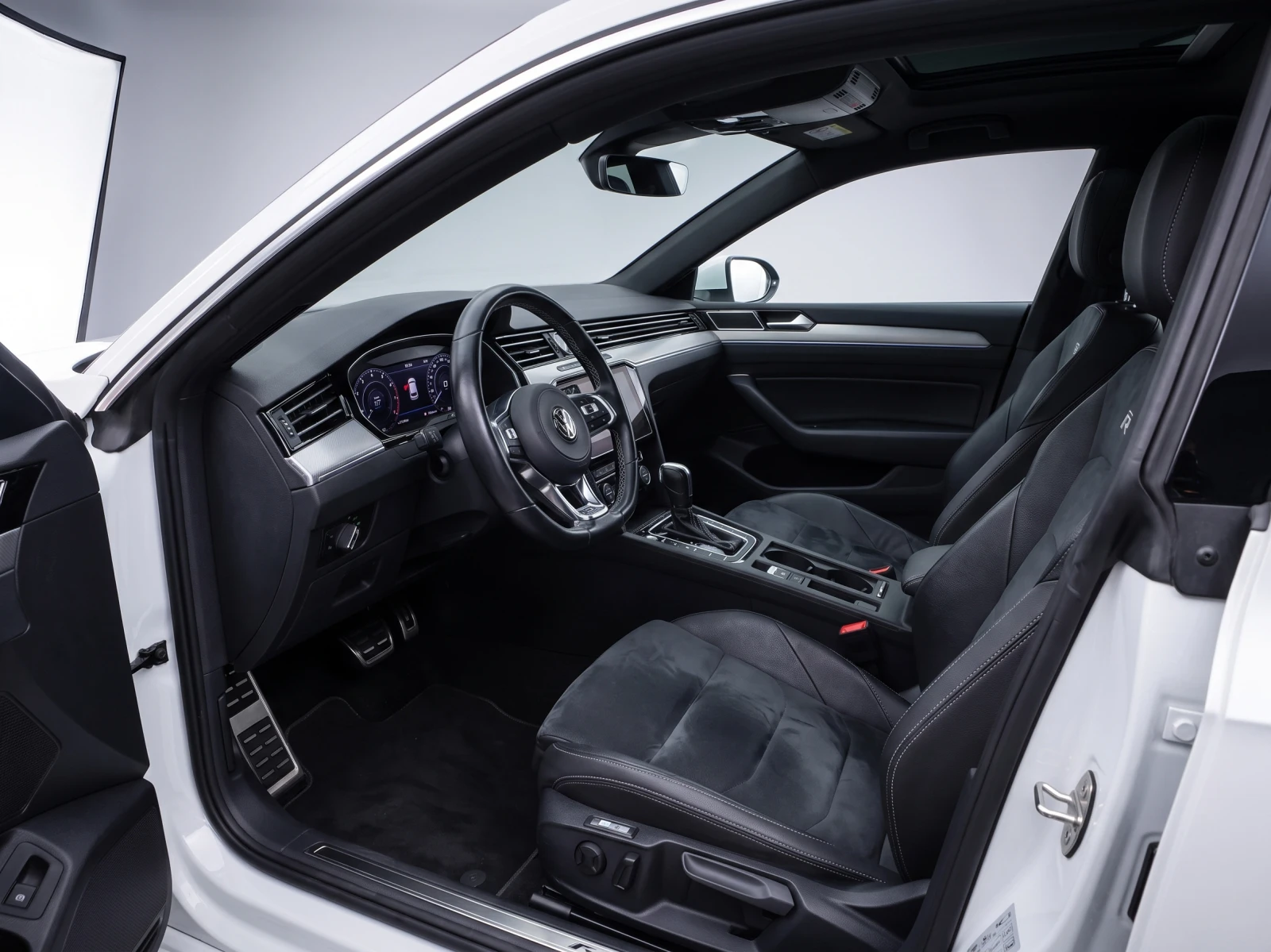 VW Arteon TSI R-Line, снимка 9 - Автомобили и джипове - 55840022