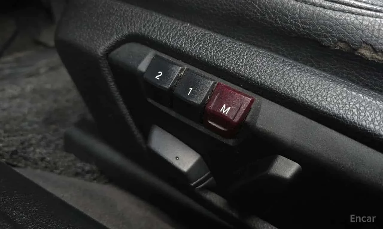 BMW 320 * 320d Sport * ЦЕНА ДО БГ, снимка 13 - Автомобили и джипове - 56626044