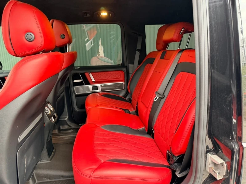 Mercedes-Benz G 63 AMG * 4MATIC SUV * CARFAX * БЕЗ ПЪРВОНАЧАЛНА ВНОСКА, снимка 12 - Автомобили и джипове - 53110150