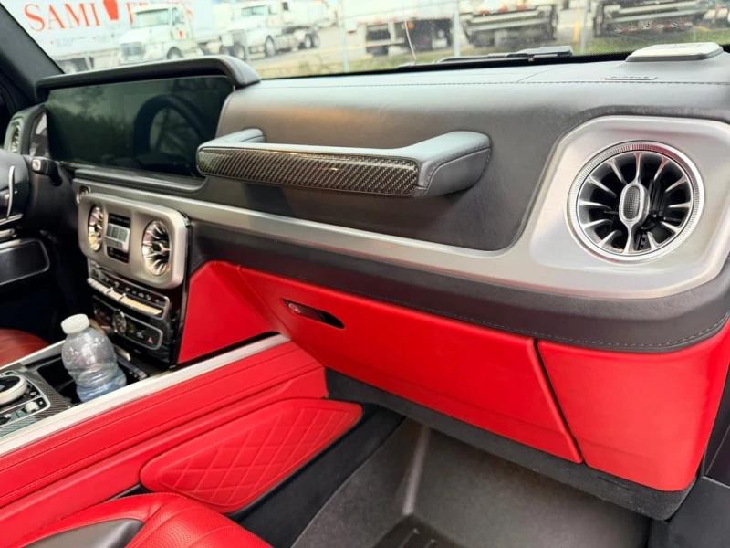 Mercedes-Benz G 63 AMG * 4MATIC SUV * CARFAX * БЕЗ ПЪРВОНАЧАЛНА ВНОСКА, снимка 8 - Автомобили и джипове - 53110150