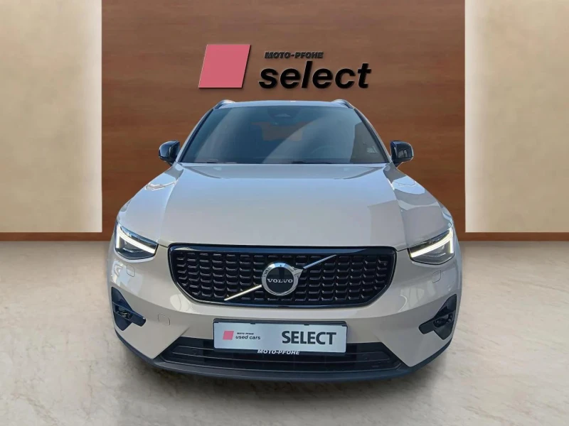 Volvo XC40 2.0, снимка 2 - Автомобили и джипове - 53267807