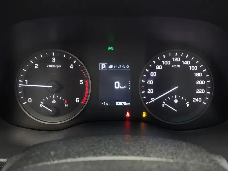 Hyundai Tucson * 2.0 CRDi 4WD* , снимка 16 - Автомобили и джипове - 55145930