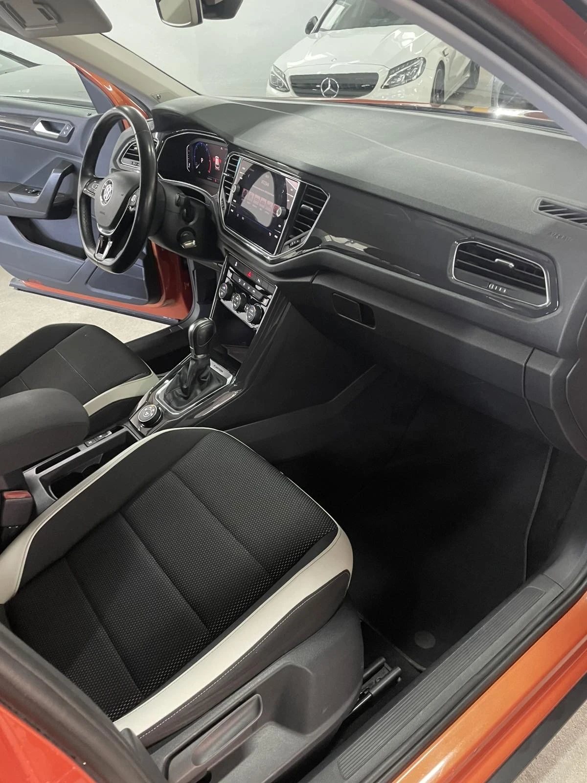 VW T-Roc 2.0tdi/4motion/distr/panor/led adap/digital/ | Mobile.bg   12