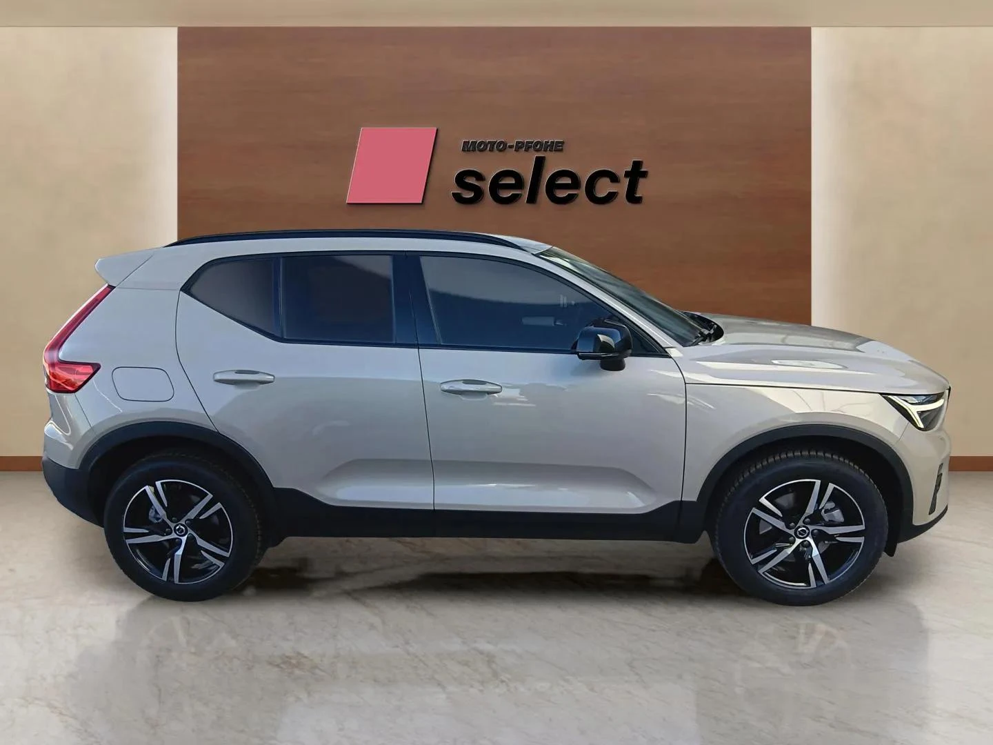 Volvo XC40 2.0 - изображение 4