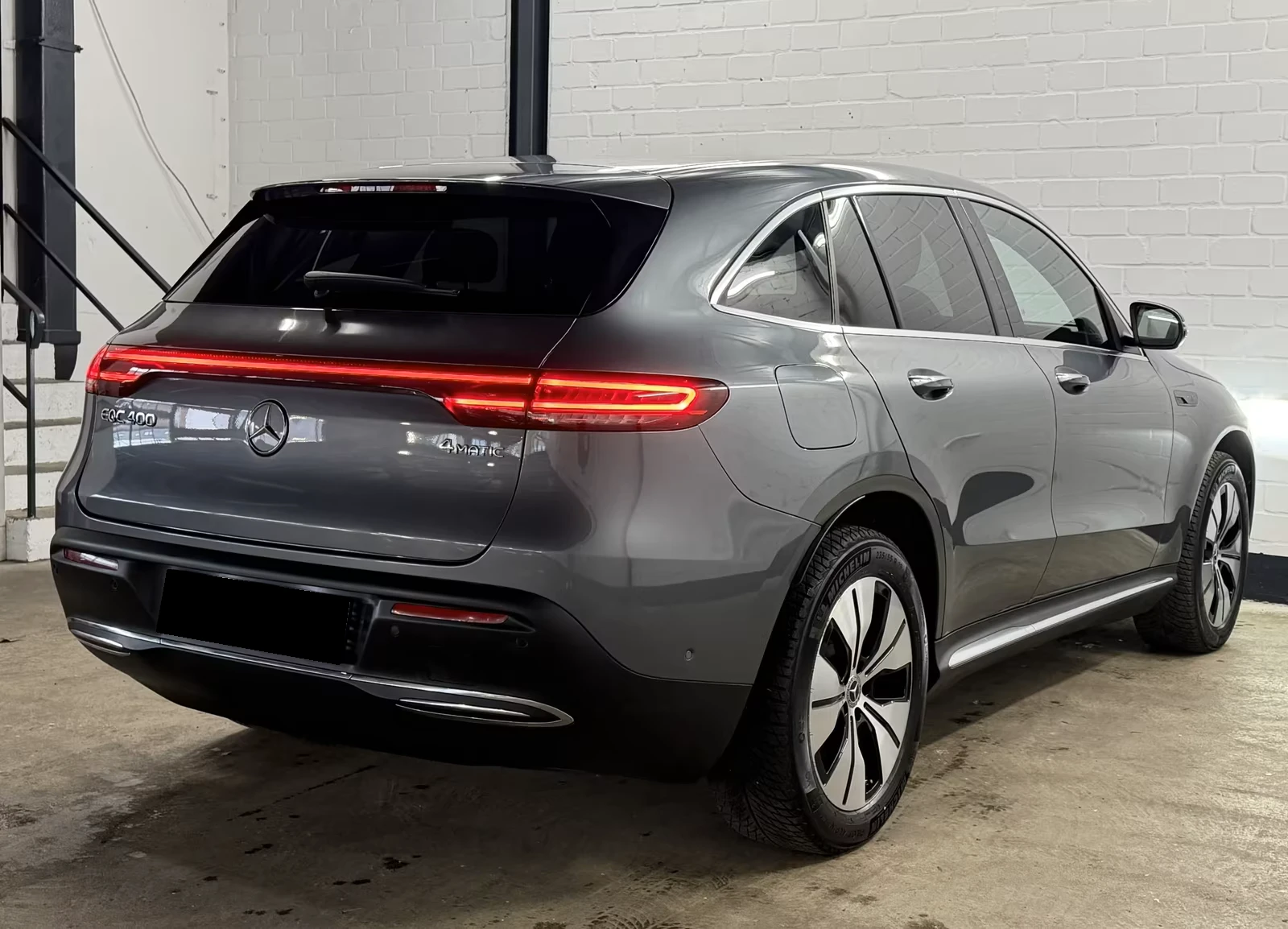 Mercedes-Benz EQC 400* 4M* HEAD-UP* CAM* LED* CARPLAY* , снимка 4 - Автомобили и джипове - 53995148