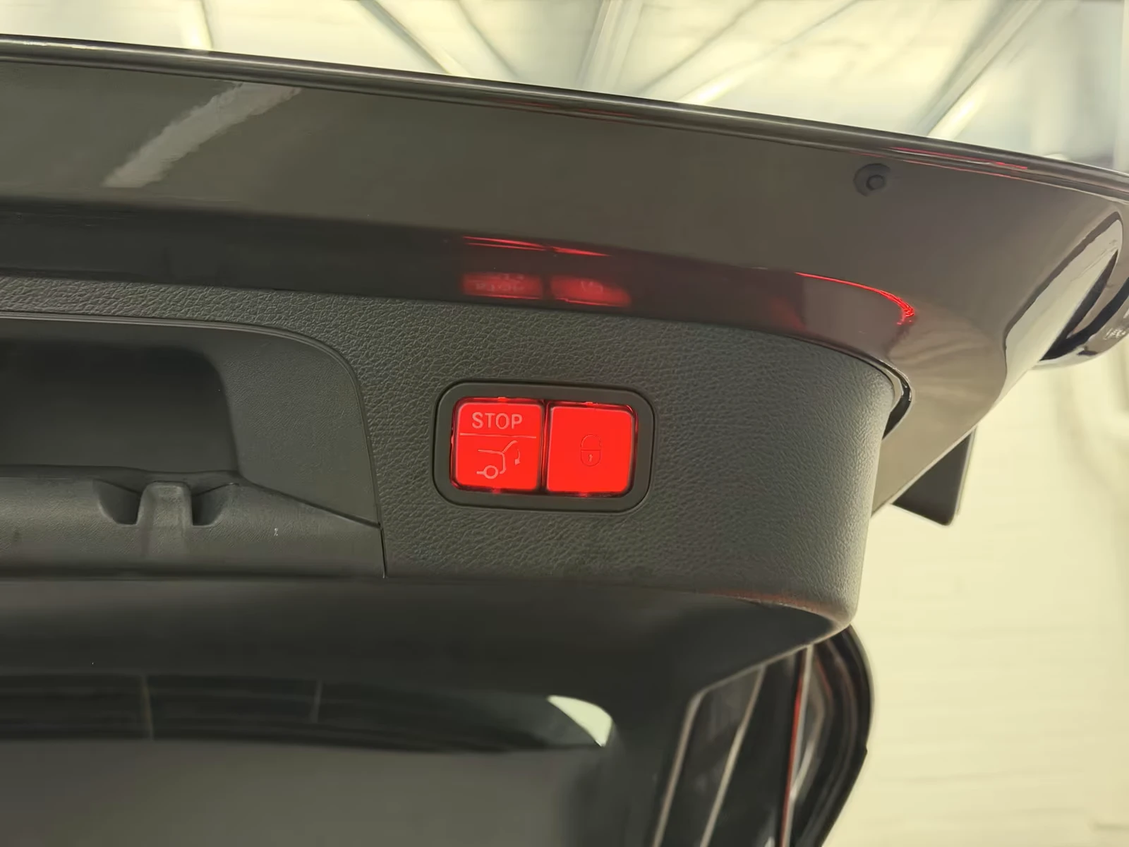 Mercedes-Benz EQC 400* 4M* HEAD-UP* CAM* LED* CARPLAY* , снимка 16 - Автомобили и джипове - 53995148