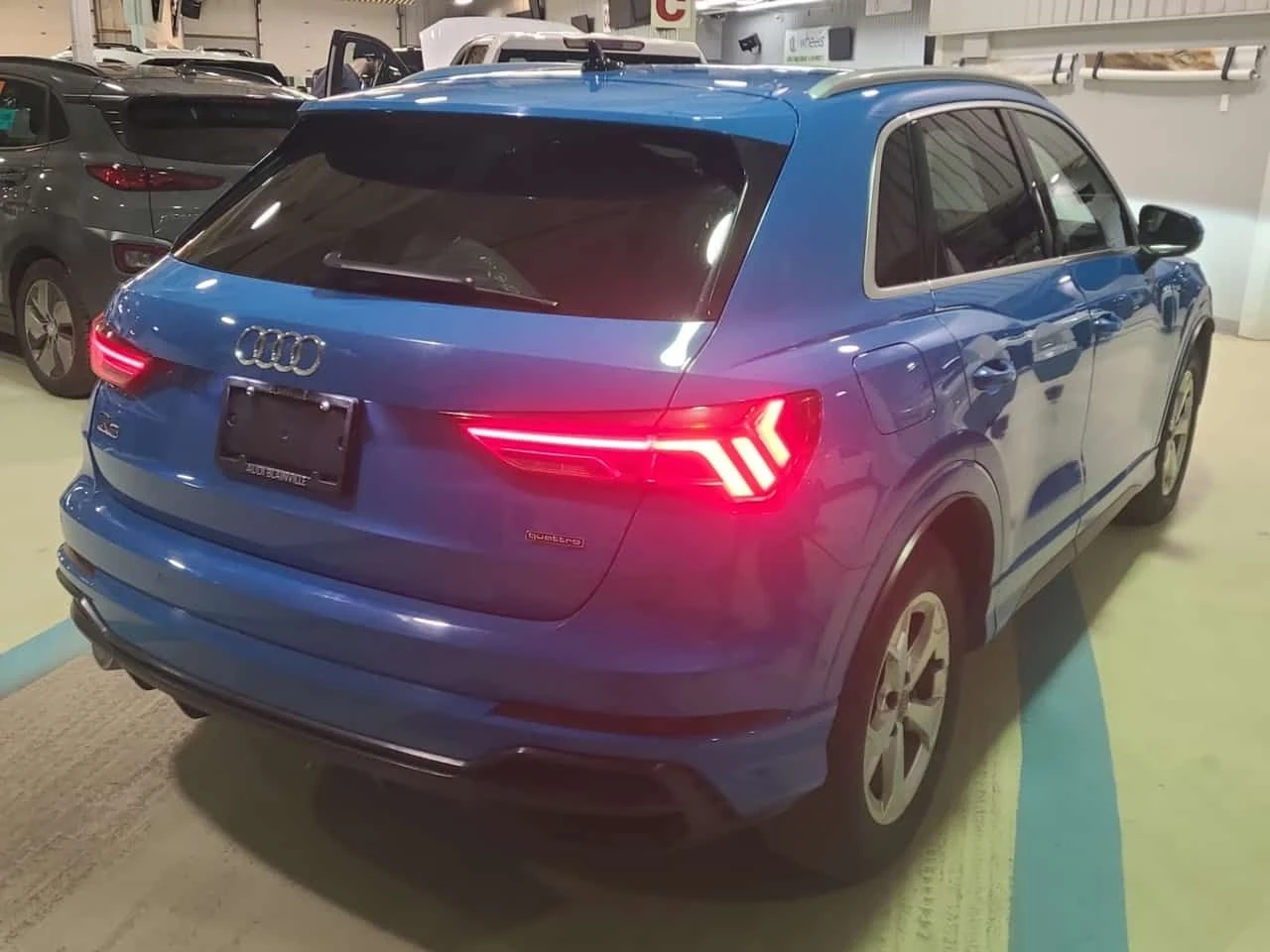 Audi Q3 TECHNIK/2 КЛЮЧА/ПАНО/ПОДГРЕВ/+ ГУМИ И ДЖАНТИ, снимка 3 - Автомобили и джипове - 54030130