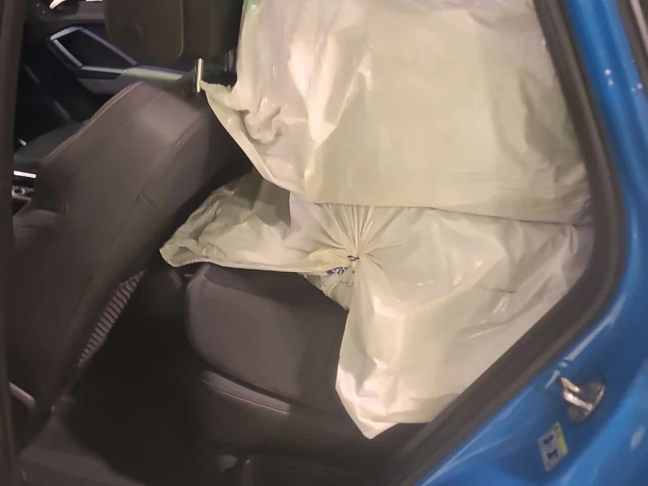 Audi Q3 TECHNIK/2 КЛЮЧА/ПАНО/ПОДГРЕВ/+ ГУМИ И ДЖАНТИ, снимка 11 - Автомобили и джипове - 54030130