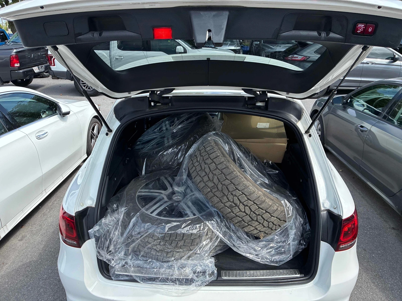 Mercedes-Benz GLC * 300 * CARFAX * ЦЕНА ДО БГ, снимка 12 - Автомобили и джипове - 55875930