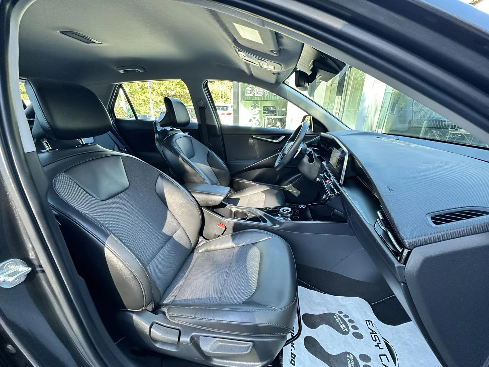 Kia Niro, снимка 11 - Автомобили и джипове - 56566780