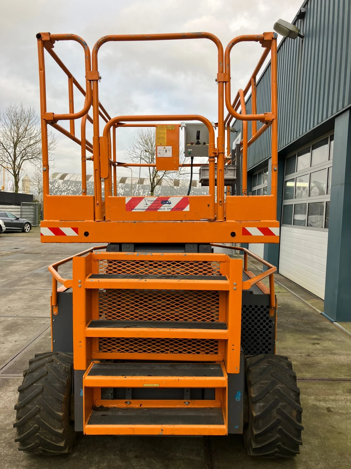 ��������� Up Right | Mobile.bg � ����������� 5