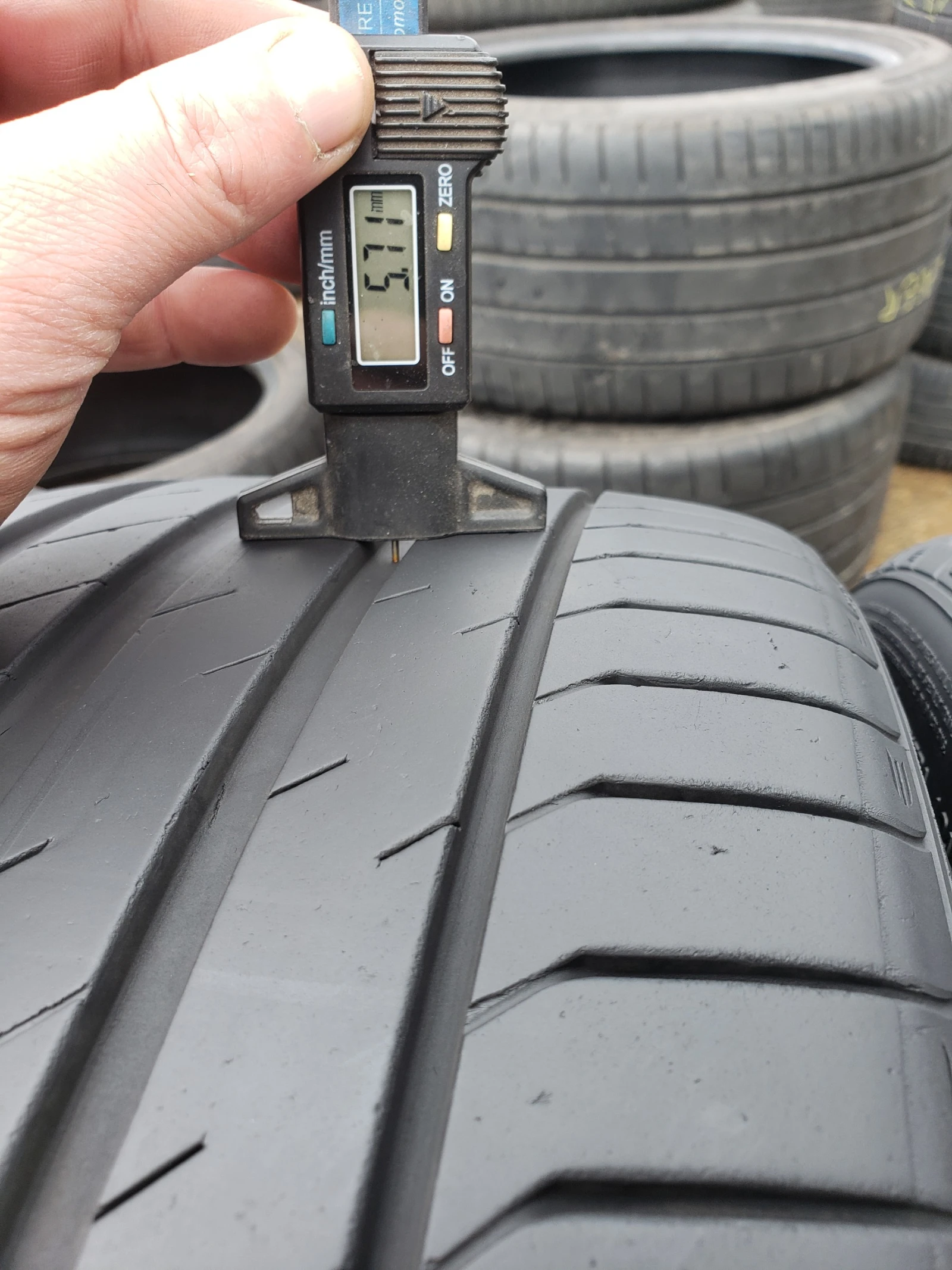 Гуми Летни 235/35R19, снимка 7 - Гуми и джанти - 54080028