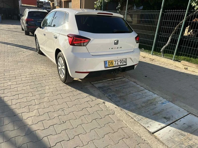 Seat Ibiza 1.6 tdi Xcellerence Автомат Дисктроник , Камера, снимка 5 - Автомобили и джипове - 47441238