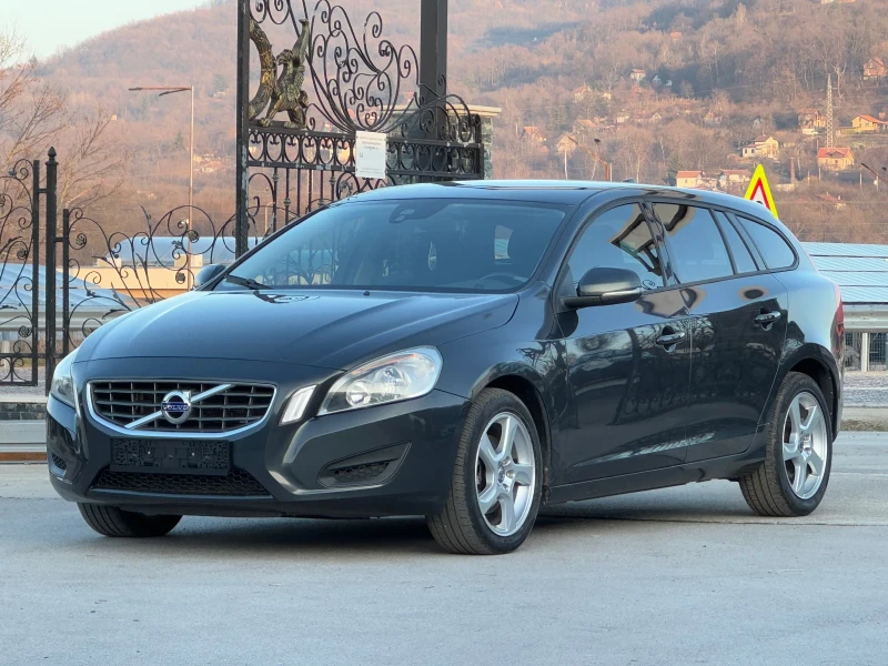 Volvo V60 2.0D3 АВТОМАТ ИТАЛИЯ, снимка 1 - Автомобили и джипове - 48733274