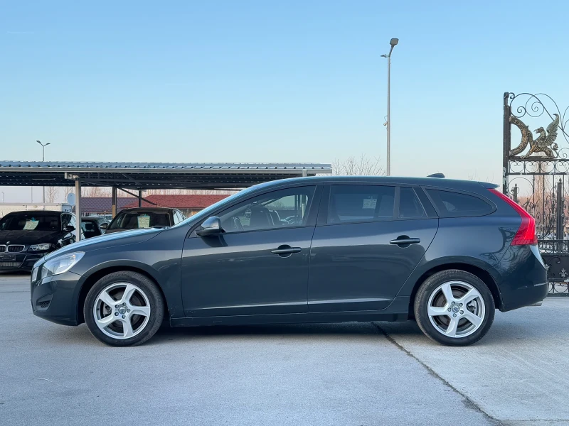 Volvo V60 2.0D3 АВТОМАТ ИТАЛИЯ, снимка 2 - Автомобили и джипове - 48733274