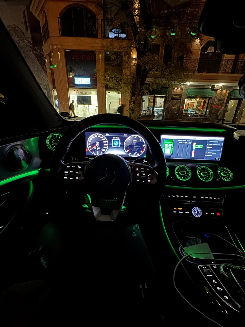 Mercedes-Benz E 220, снимка 11 - Автомобили и джипове - 52406597