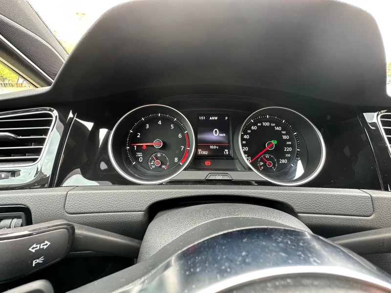 VW Golf 7.5 GTI 2.0 245 kc 31000km, снимка 13 - Автомобили и джипове - 52450527