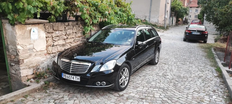 Mercedes-Benz E 220 2.2 CDI, снимка 3 - Автомобили и джипове - 52219183