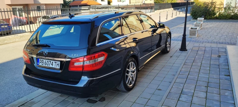 Mercedes-Benz E 220 2.2 CDI, снимка 4 - Автомобили и джипове - 52219183