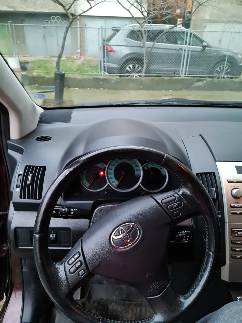 Toyota Corolla verso 1.8 VVT-i, снимка 8 - Автомобили и джипове - 52618619