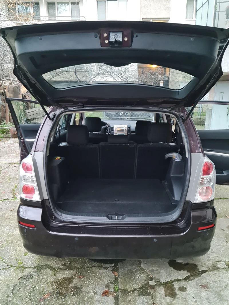 Toyota Corolla verso 1.8 VVT-i, снимка 9 - Автомобили и джипове - 52618619