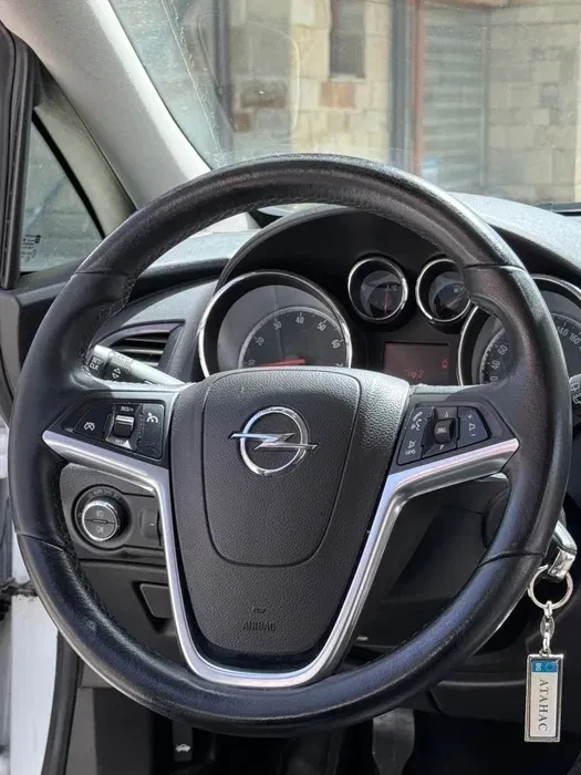 Opel Astra J, снимка 6 - Автомобили и джипове - 55976569
