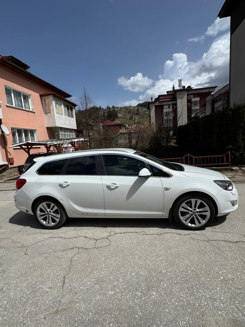 Opel Astra J, снимка 3 - Автомобили и джипове - 55976569