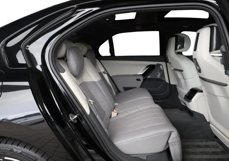 BMW i7 M70 xDrive, снимка 8 - Автомобили и джипове - 56721820