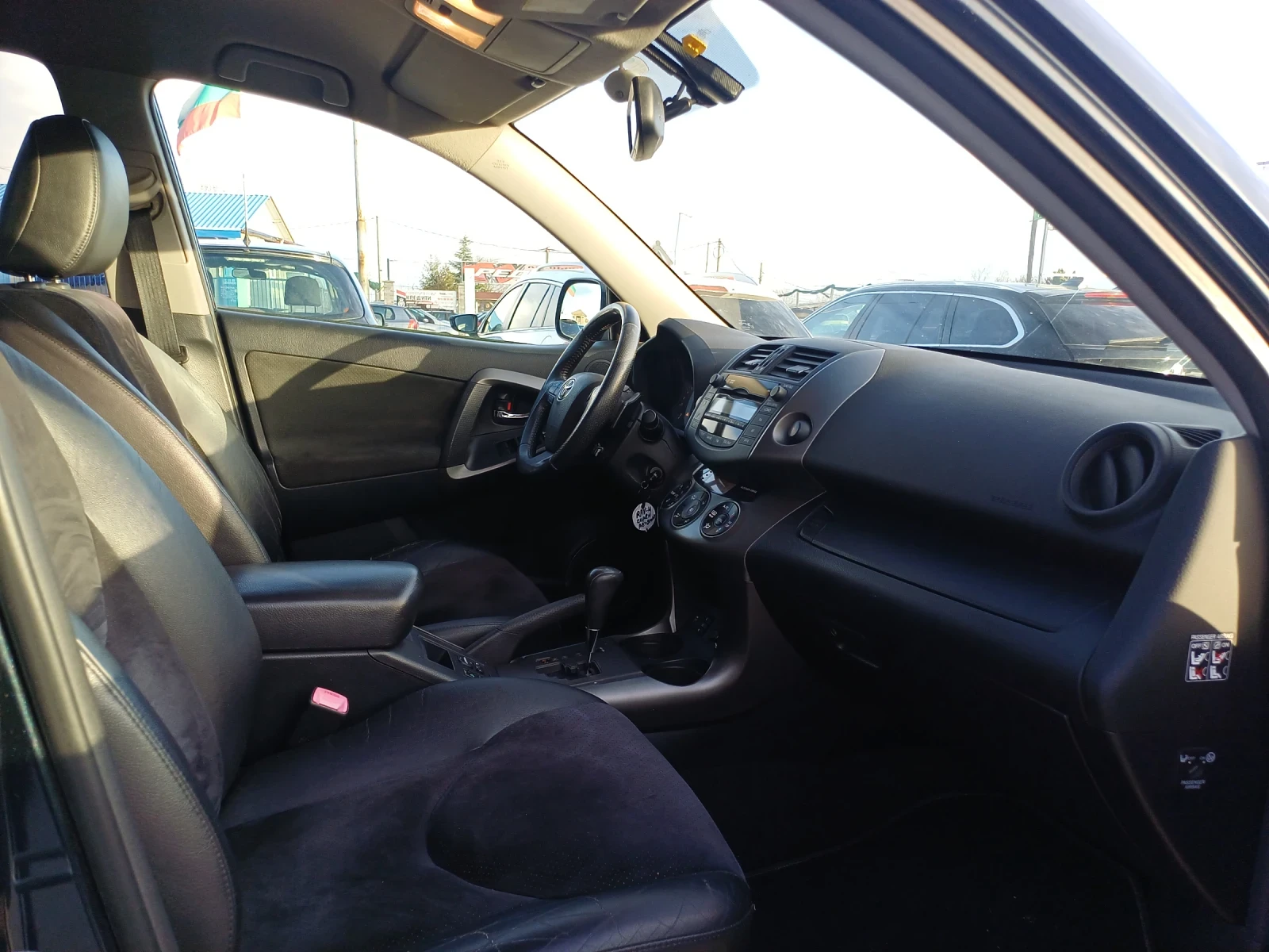 Toyota Rav4 4x4 LIZING AUTOMAT, снимка 9 - Автомобили и джипове - 49467557