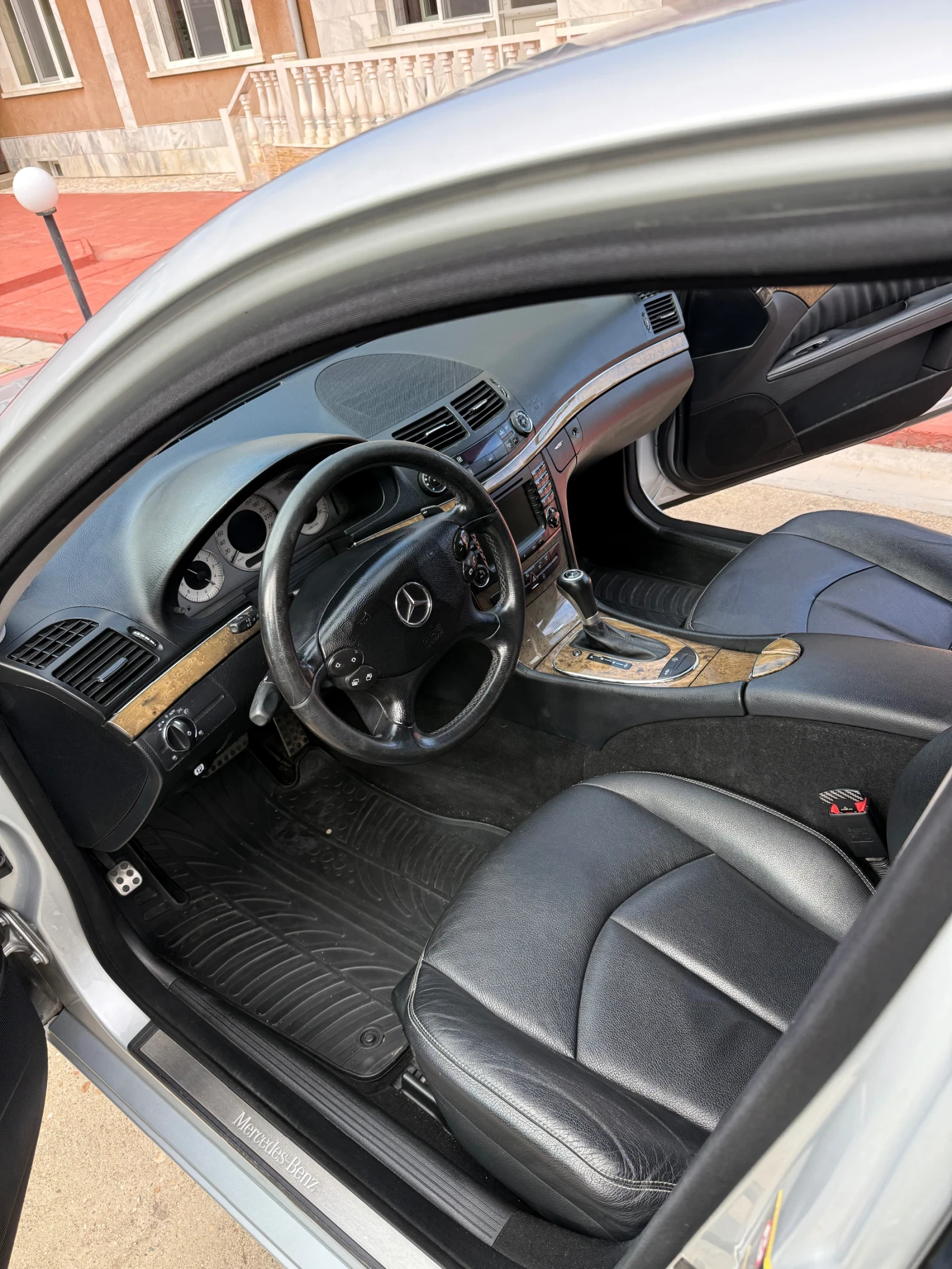 Mercedes-Benz E 320  - изображение 7