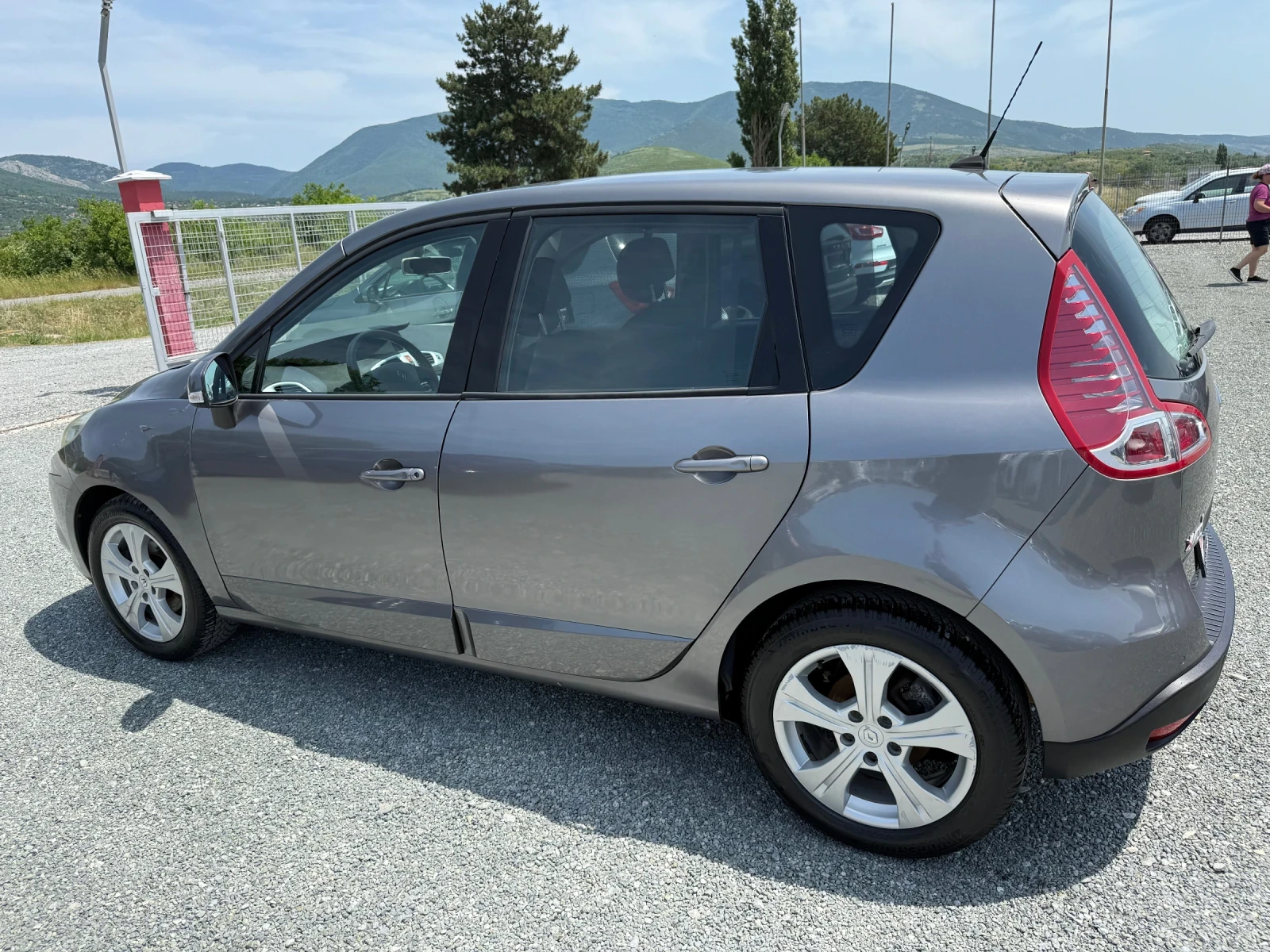 Renault Scenic (KATO НОВА) - изображение 9