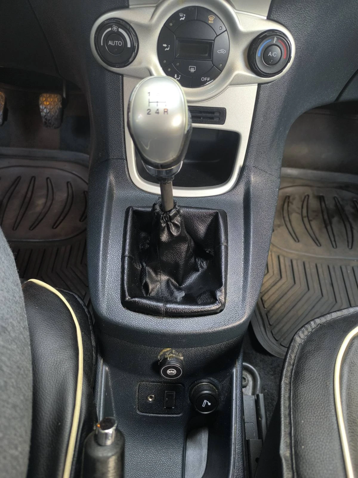Ford Fiesta 1.4i(97кс)Бензин/Газ  | Mobile.bg — изображение 15