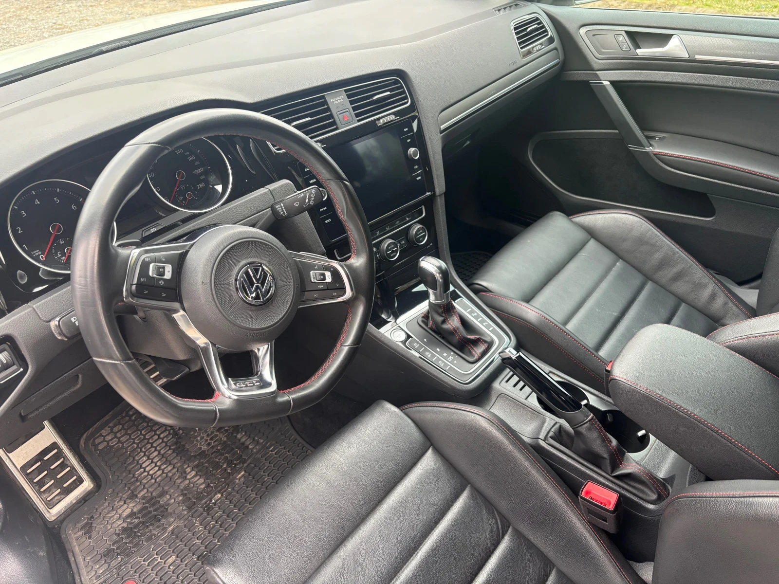 VW Golf 7.5 GTI 2.0 245 kc 31000km - изображение 8