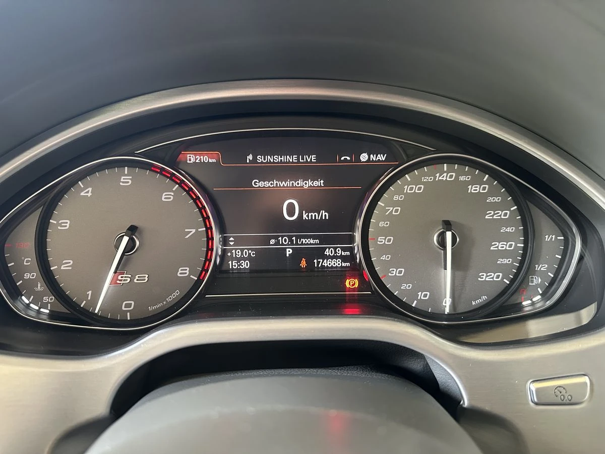 Audi S8 Audi S8 4.0 V8 TFSI* АВТОФИНАНСИРАНЕ* quattro Plus - изображение 9