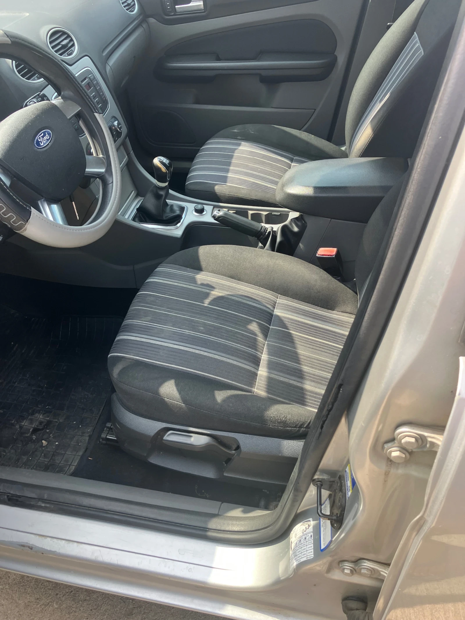 Ford Focus 1.6 TDCI, снимка 13 - Автомобили и джипове - 52881707