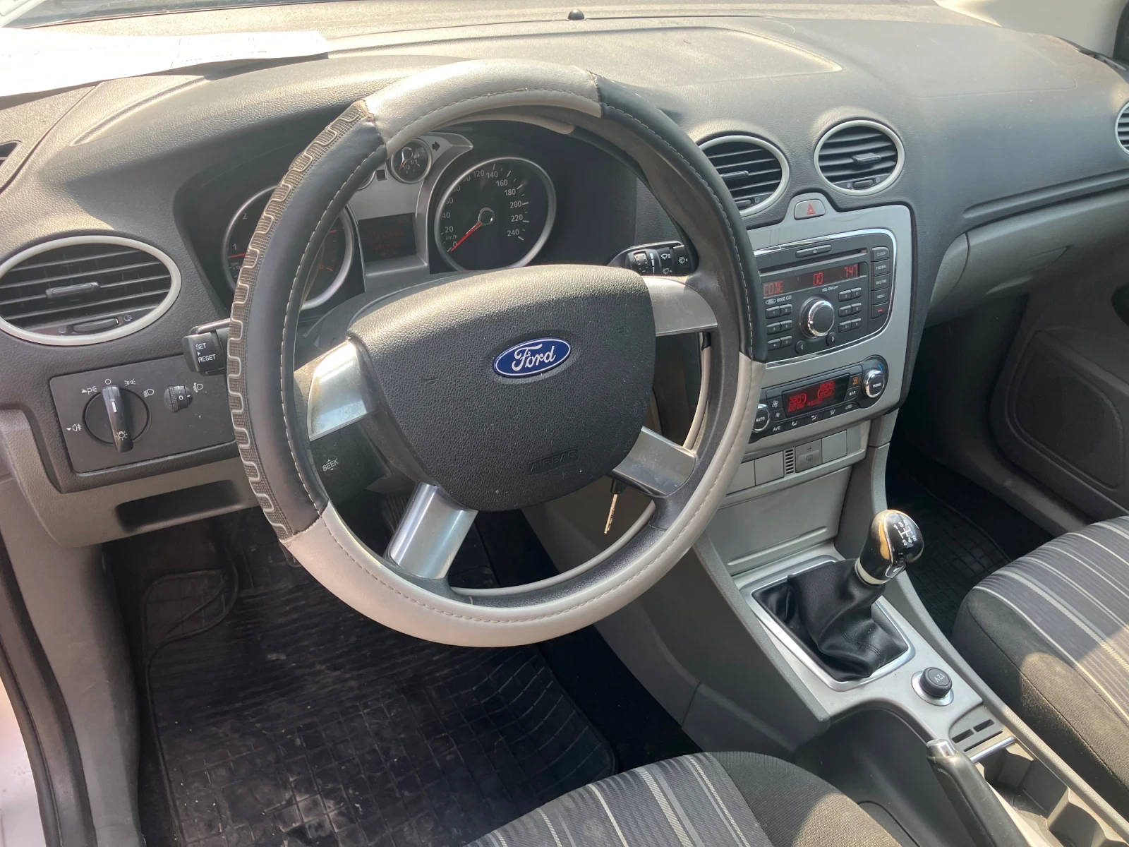 Ford Focus 1.6 TDCI, снимка 14 - Автомобили и джипове - 52881707