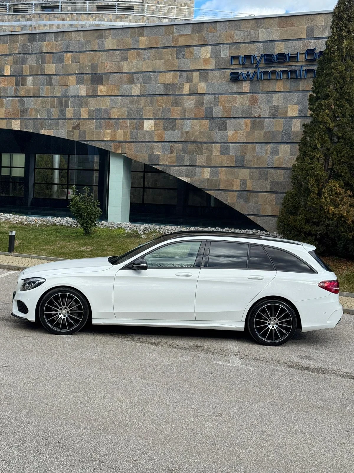 Mercedes-Benz C 250 AMG Line Full/Обслужена/Pano/Burm/Лизинг - изображение 6