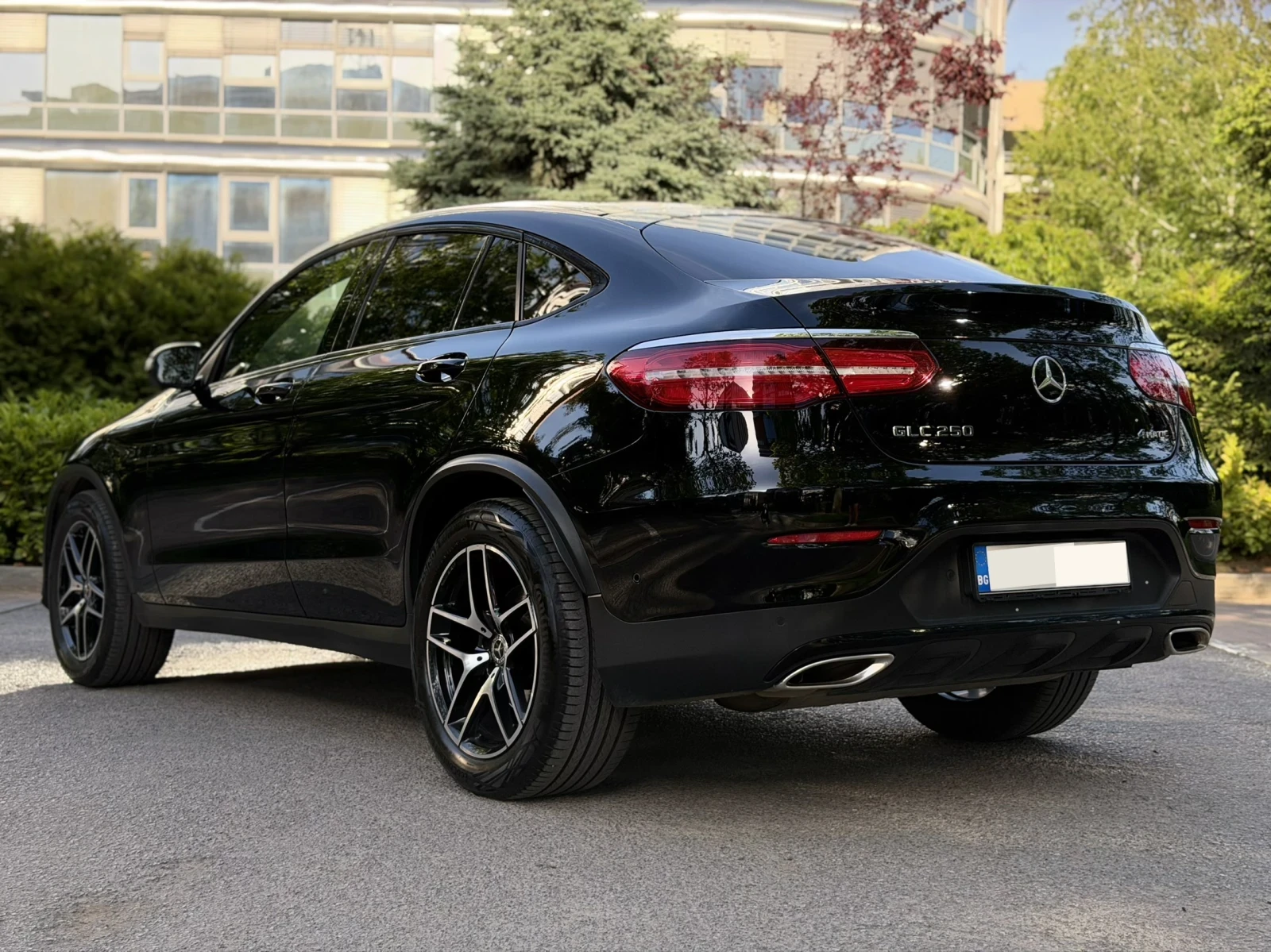 Mercedes-Benz GLC 250 COUPE БЕЗ АНАЛОГ В БГ= AMG PACK= НЕРАЗЛИЧИМ ОТ НОВ, снимка 5 - Автомобили и джипове - 54672688