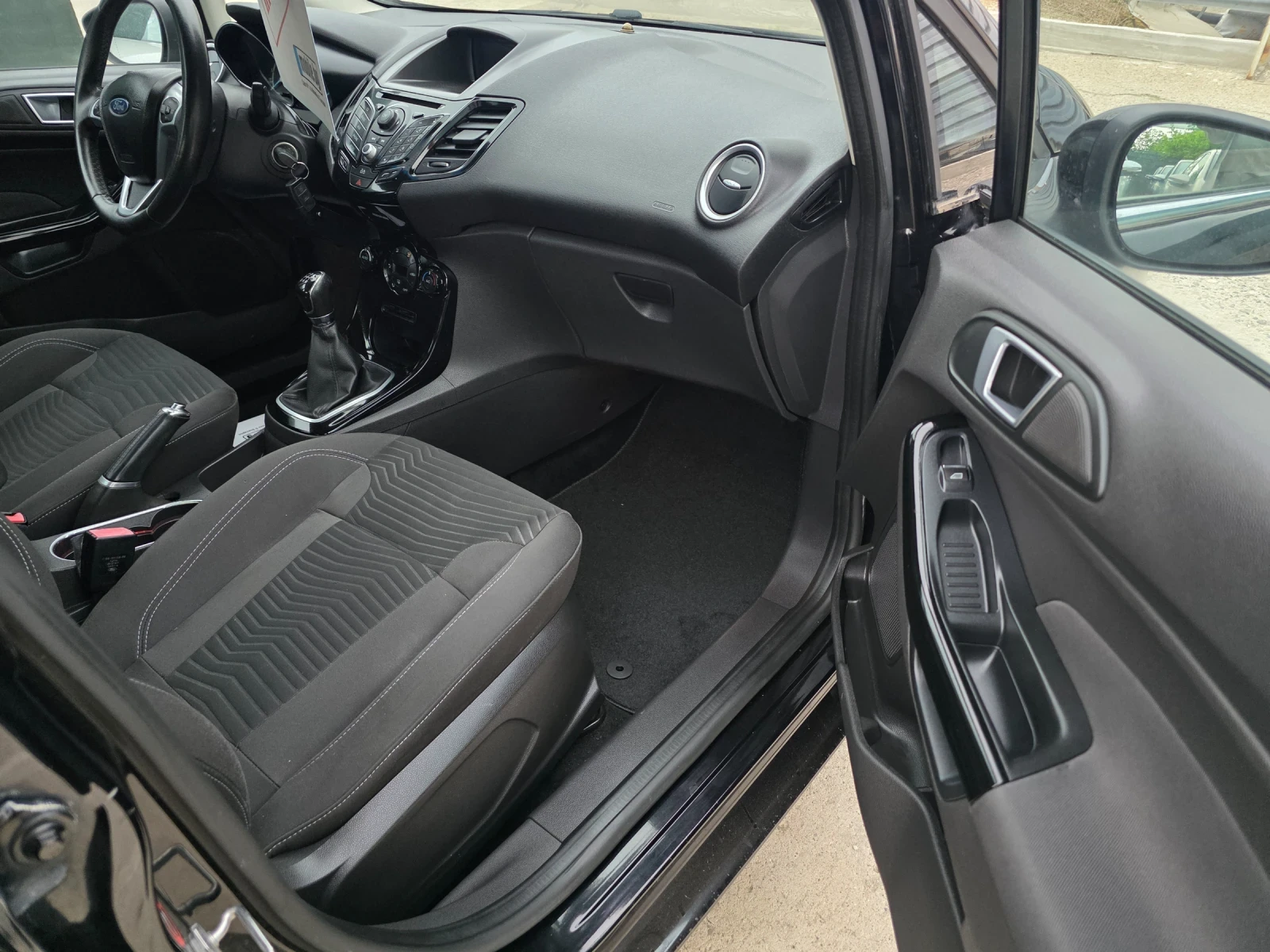 Ford Fiesta 1.5 Tdci, снимка 14 - Автомобили и джипове - 54784242
