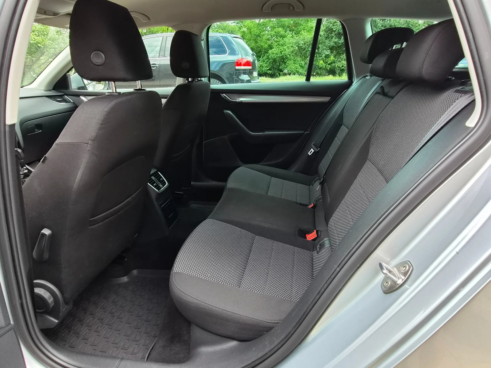 Skoda Octavia 2014g avtomat, снимка 8 - Автомобили и джипове - 55176699