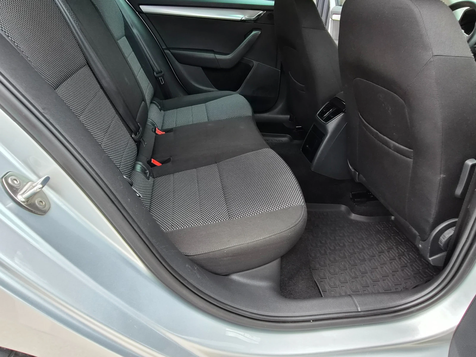 Skoda Octavia 2014g avtomat, снимка 7 - Автомобили и джипове - 55176699