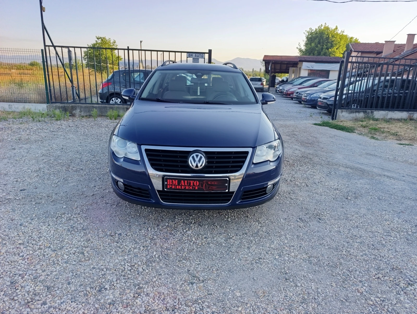 VW Passat 2.0-TDi 8 клапана, АВТОМАТИК, NAVY, ПОДГРЕВ, снимка 2 - Автомобили и джипове - 55535804