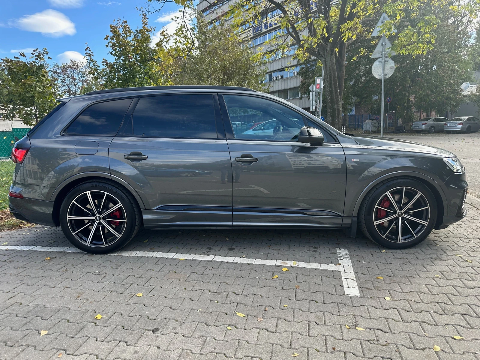 Audi Q7 S-line Competition Plus - изображение 6