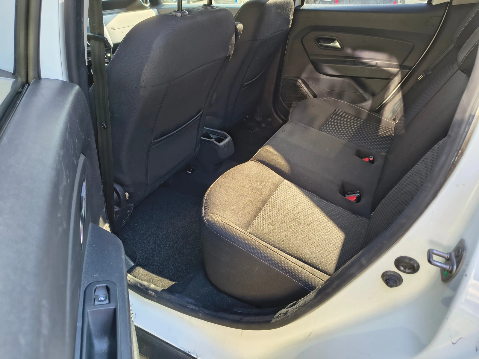 Dacia Duster, снимка 9 - Автомобили и джипове - 54285705