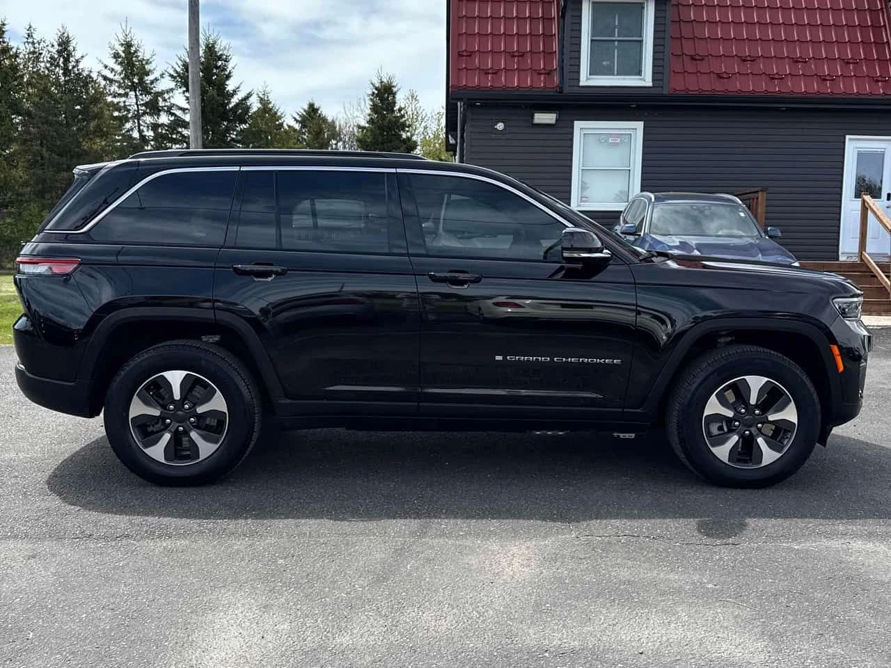 Jeep Grand cherokee  4x4 /DISTRONIC/CAMERA/ПОДГРЕВИ , снимка 3 - Автомобили и джипове - 54628006