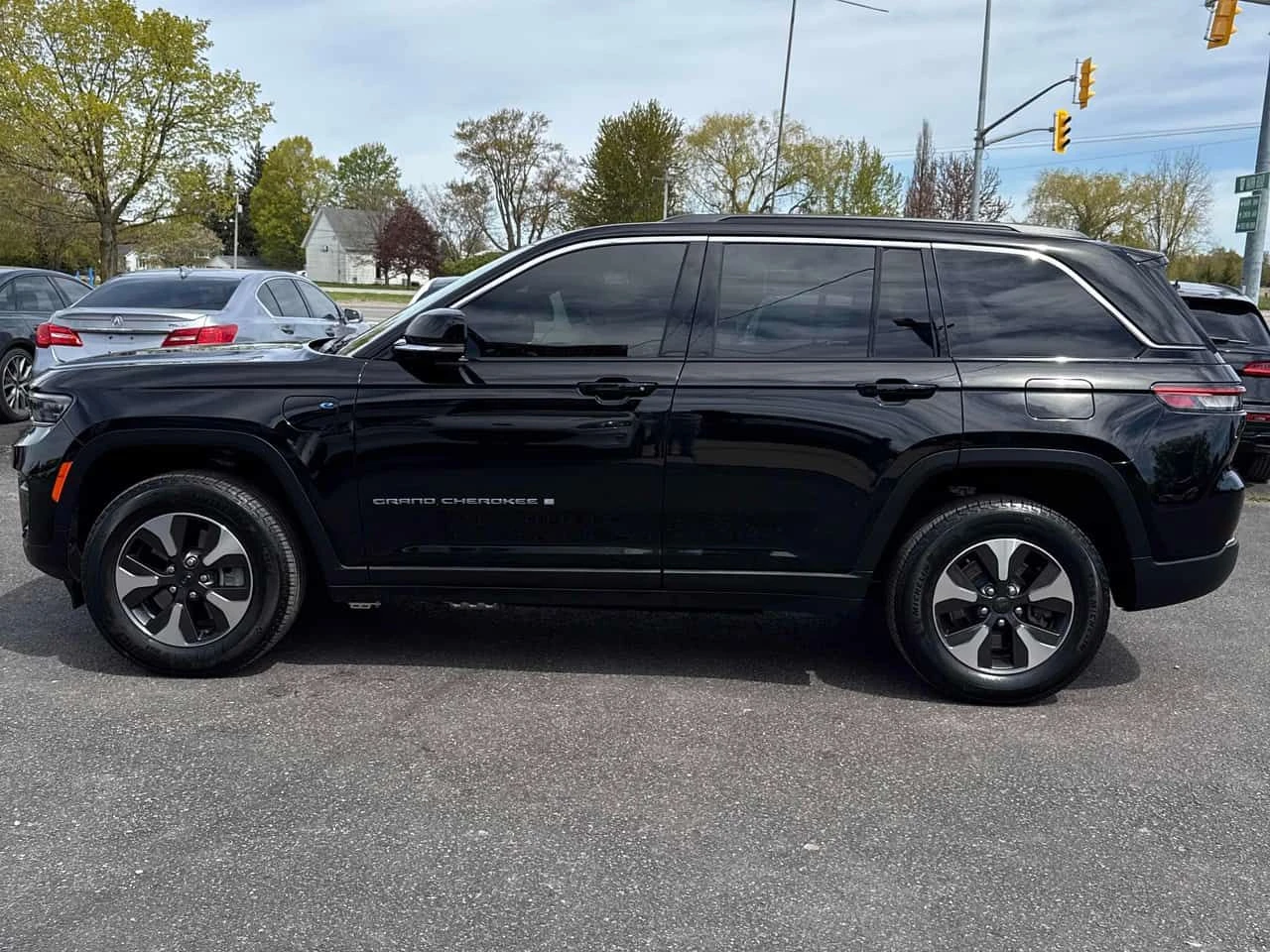 Jeep Grand cherokee  4x4 /DISTRONIC/CAMERA/ПОДГРЕВИ , снимка 2 - Автомобили и джипове - 54628006