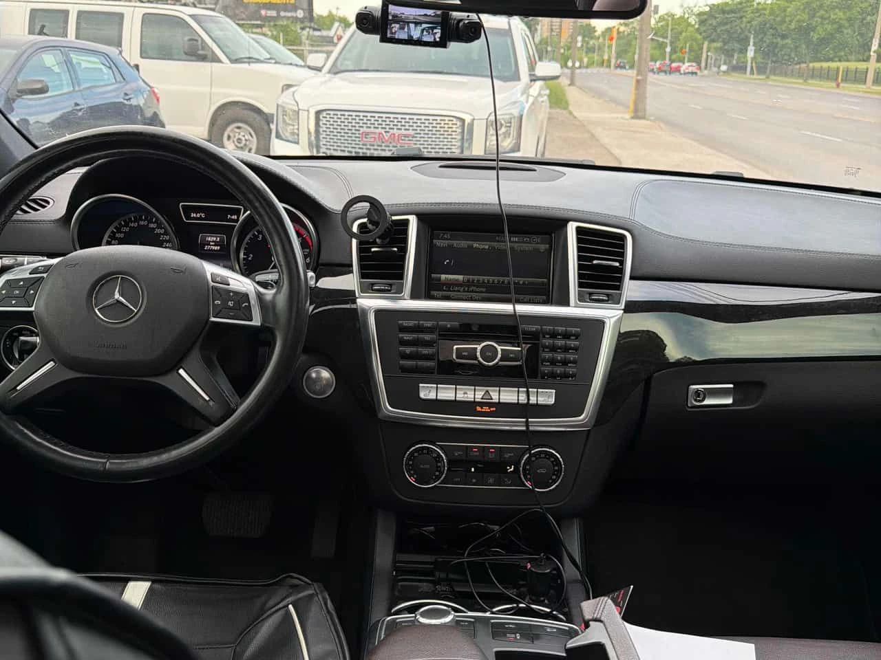 Mercedes-Benz GL 350 * BlueTEC * 360 * ПОДГРЕВ * ПАМЕТ * NAVI, снимка 9 - Автомобили и джипове - 54940314